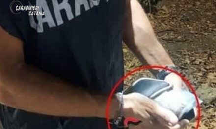 Catania, evade dai domiciliari per spacciare in discoteca: arrestato 19enne