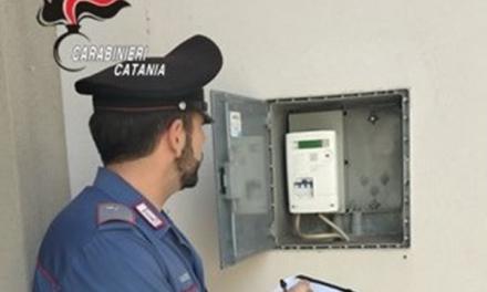 Carte d’identità e bancomat altrui e anche allaccio abusivo alla rete elettrica: denunciata coppia