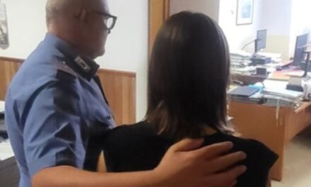 Risponde a un annuncio di lavoro, ma viene sequestrata e abusata per un mese: arrestato 60enne