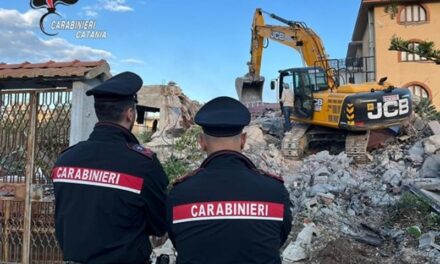Catania, demolizione abitazione abusiva zona Oasi del Simeto