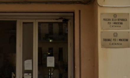 Catania, schiamazzi e manovre pericolose davanti alla Procura: bloccati minorenni