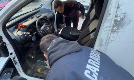 Aggrediscono pasticcere mentre fa consegne e rubano il furgone: un arresto, complici in fuga