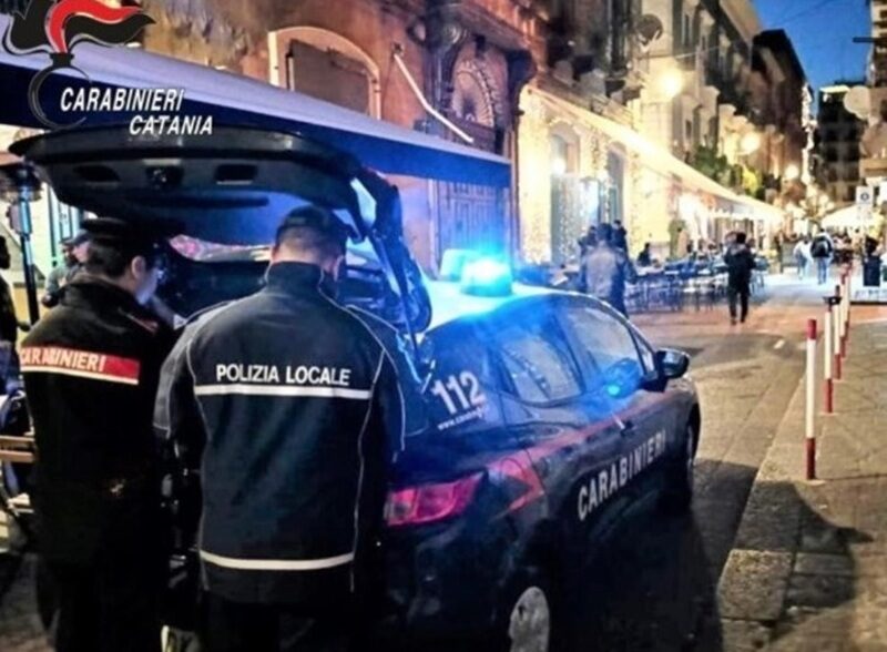 Controllati bar a Catania, mancanza licenza alcolici e occupazione suolo pubblico: sanzioni