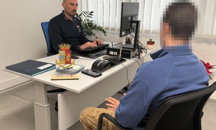 Catania, minaccia di morte il figlio e lo aspetta sotto casa con bastone e taglierino: arrestato 67enne