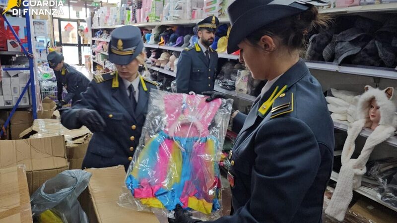 Misterbianco, sequestrati oltre 120mila tra cosmetici e prodotti di carnevale pericolosi per bambini