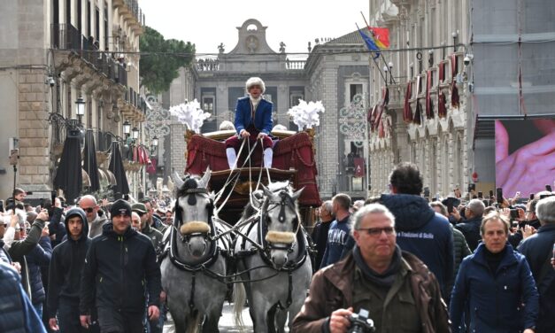 Catania. Sant’Agata, uscita la Carrozza del Senato: la festa patronale entra nel vivo