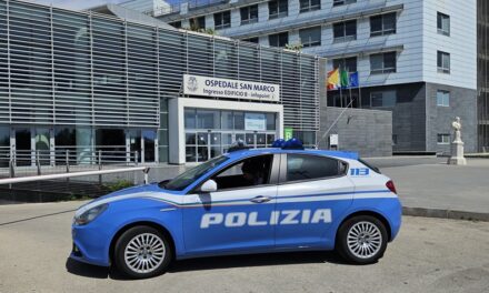 Catania, ubriaco tira un pugno in faccia al medico che lo aveva visitato: arrestato 19enne