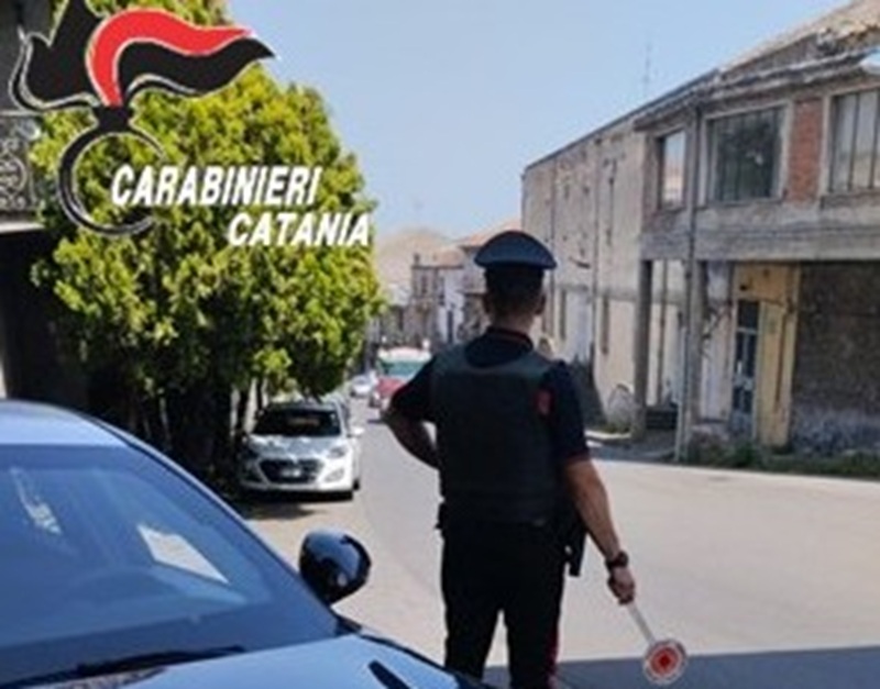 Bronte, fuga ad alta velocità perché senza patente: arrestato 24enne