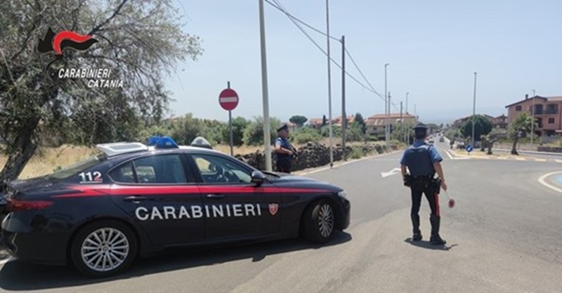 Santa Maria di Licodia, bimbo di 3 anni trovato da solo in strada: salvato e denunciata la madre