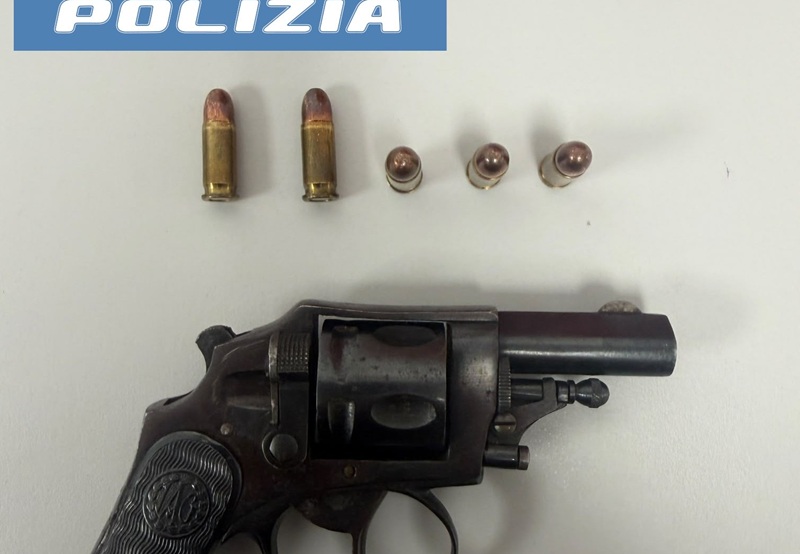 Catania, in giro con una pistola carica: arrestato 48enne