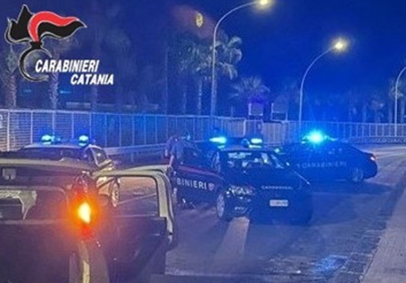 Controlli nella zona della movida, coltello e guida senza patente: denunce e sanzioni