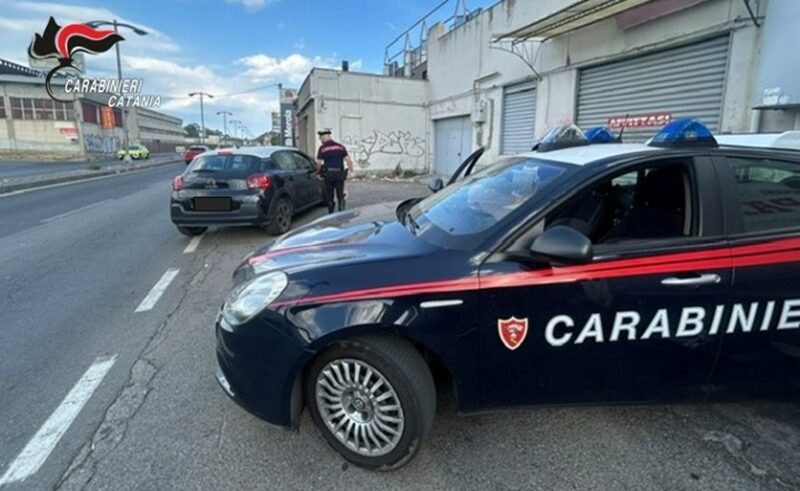 Controlli a Misterbianco, tirapugni e guida in stato di ebbrezza: denunce e sanzioni