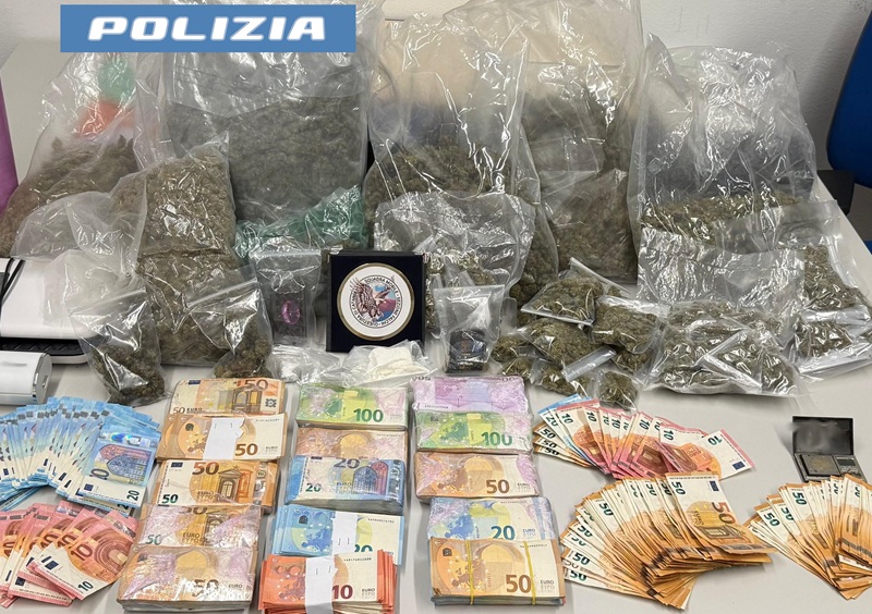 Catania, casa usata come base logistica per lo stoccaggio di droga: arrestato 55enne