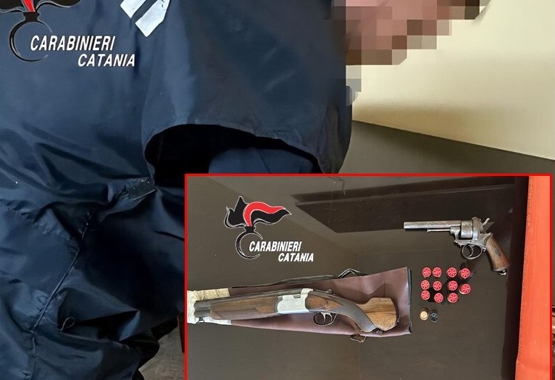 Catania, ai domiciliari nascondeva in casa 2 armi: arrestato 22enne