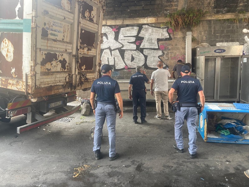 Catania, operazione antidegrado alla Pescheria: eliminate installazioni abusive e spazzatura